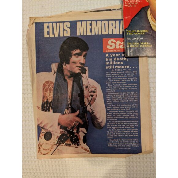 Elvis Presley Newspaper Lot 1977 Death Coverage + Magazine Memorabilia (5) - Picture 4 of 6